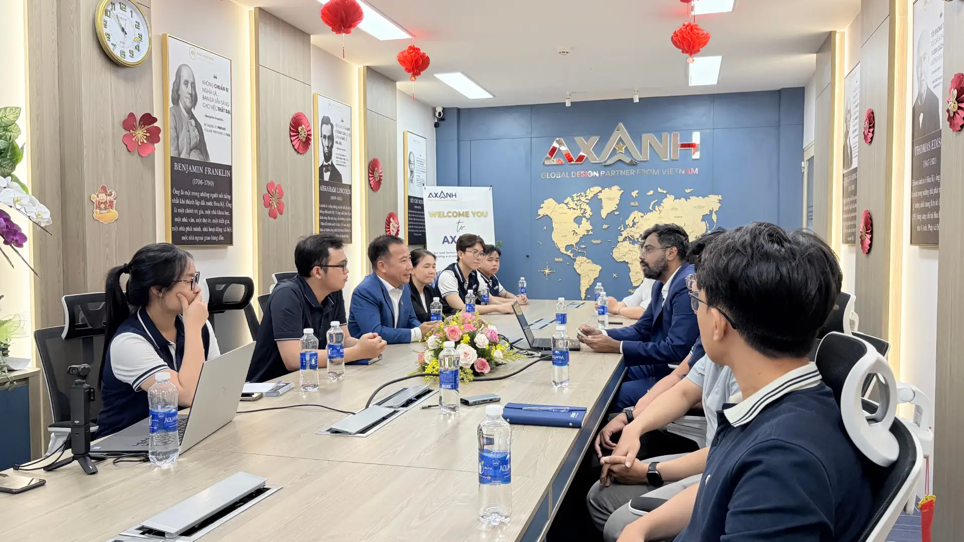 Đại diện Pinnacle Infotech trao đổi cùng đội ngũ AXANH trong buổi gặp gỡ ý nghĩa