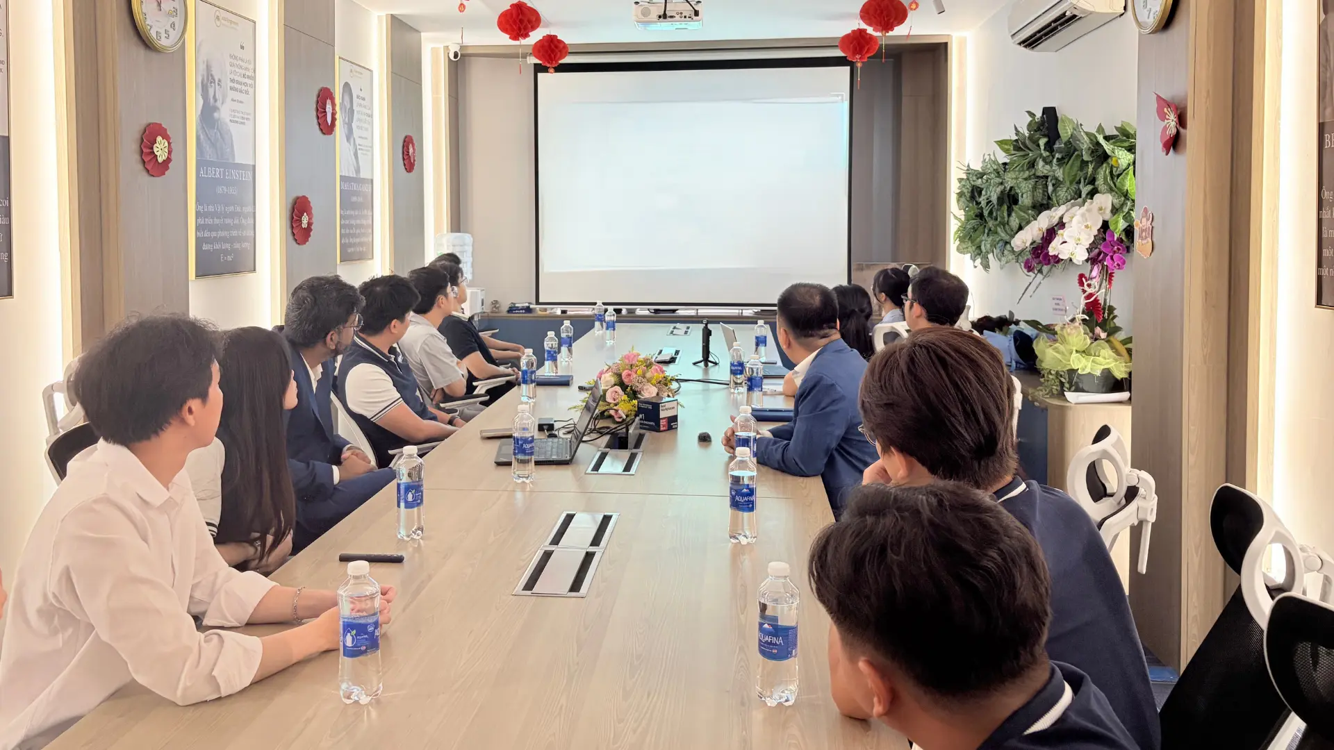 AXANH welcomes Pinnacle Infotech during an office meeting in Ho Chi Minh City
