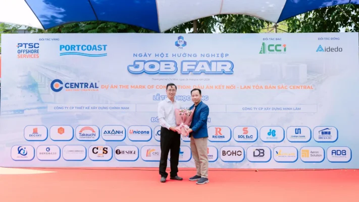 AXANH trao học bổng cho sinh viên Bách Khoa tại Job Fair 2026