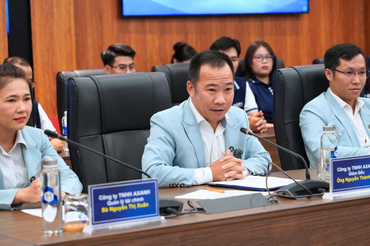 AXANH representative sharing the development vision for young engineers at the MOU signing ceremony