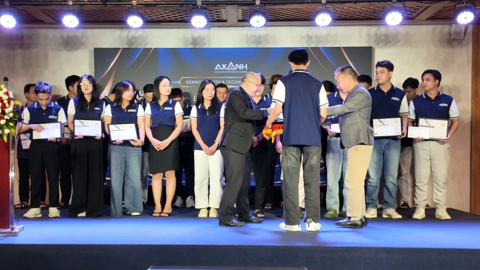 Thien Ly of Autodesk presenting a Civil 3D Completion Certificate to an AXANH civil engineer